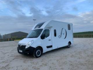 Location camion cheap chevaux 2 places