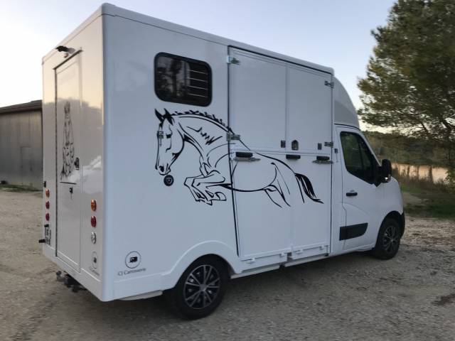 Camion chevaux renault master carrosserie neuve