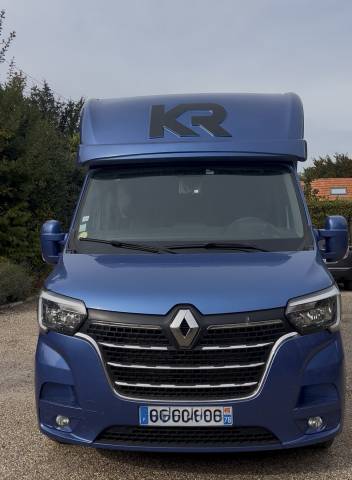 Camion VL chevaux  Renault Master Krismar peu de km - T