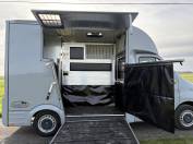 Kleine paardenvrachtwagen (B rijbewijs) Nissan  2012 Tweedehands