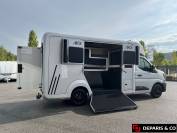 Furgoneta para caballos AKX  2025 Nuevo