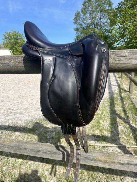 Selle dressage devoucoux 17''