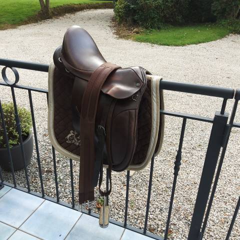 Selle mixte avec étriers, étrivieres, tapis et sangle