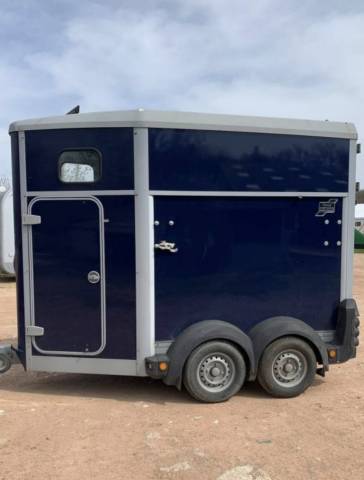 Location van 1,5 places ifor williams sans permis e