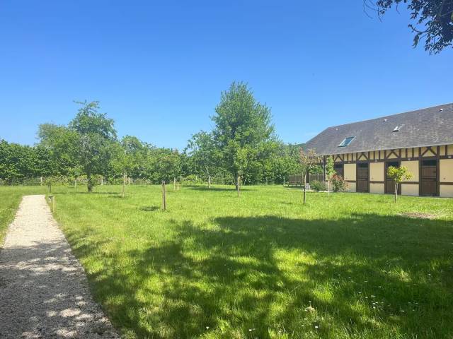 Propriété équestre:maison+gîte 18 000€/an+1,7ha+piscine