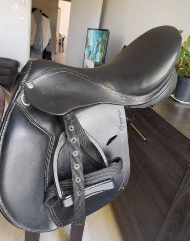 Selle cuir fouganza 17'5