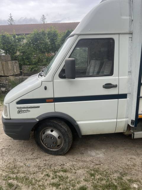 Camion chevaux iveco turbo daily 2.8