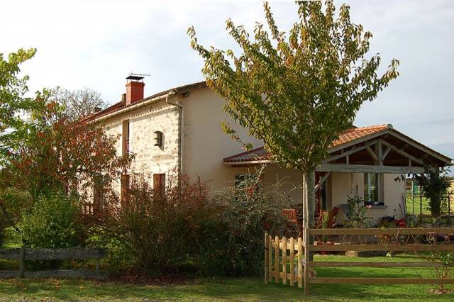 Longère en pierres sur 4 hectares