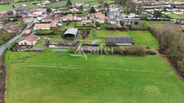 Grange vendéenne rénovée  365 m² habitables  dépendan