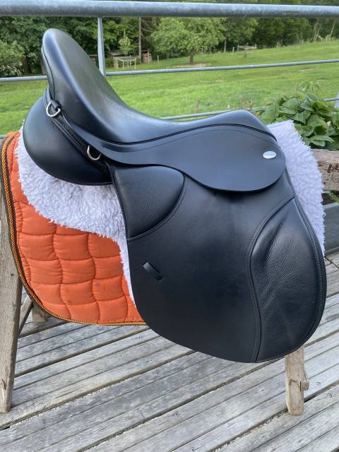 Selle mixte thorrowgood t8 gp haut garrot 17 pouces