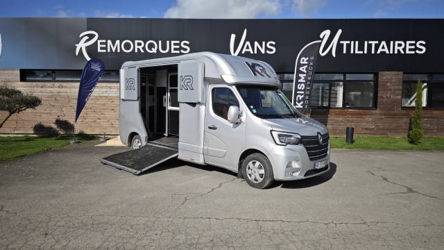 Camion krismar 2 chevaux 5 places assises stalles 