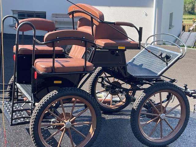 Voiture training poney 1m30