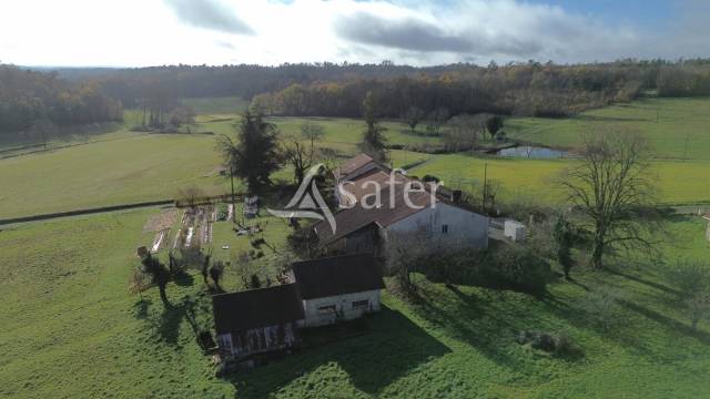Propriété avec maison en pierre sur 8ha proche ribérac