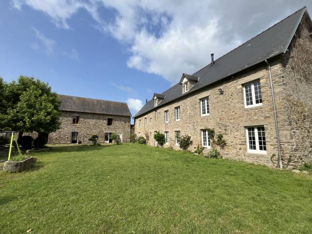 Manoir rénové, gîte, carrière, manège, 12 hectares