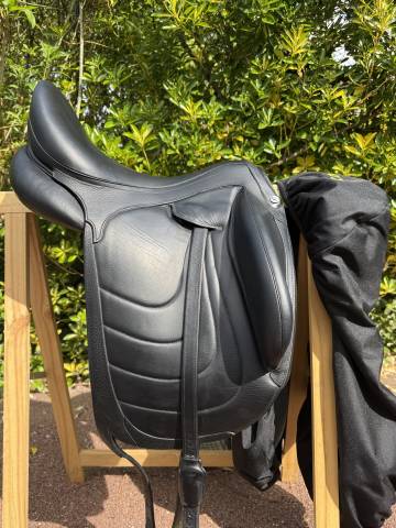 Selle de dressage devoucoux