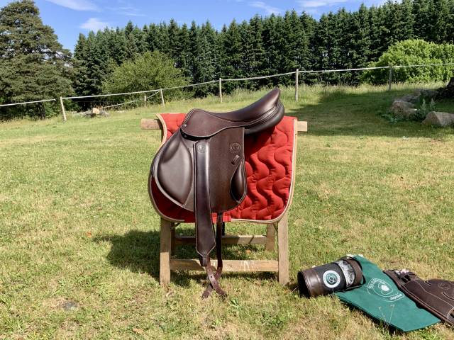 Vends selle forestier boeckelo 2025. 17,5p, état neuf.