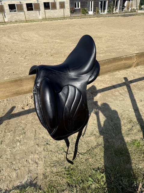 Selle de dressage gbs 17 pouces