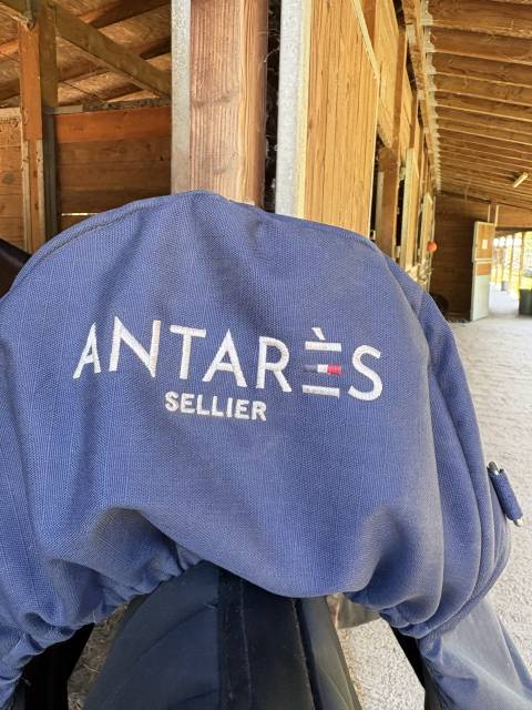 Selle de dressage antarès 18” quartier 4 + accessoires