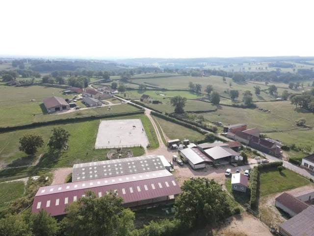 Propriété équestre toute équipée sur 29 hectares