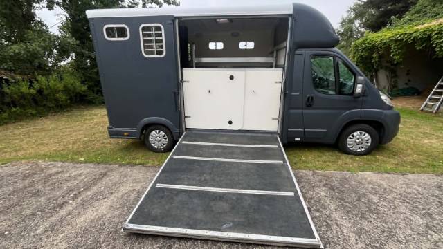 Camion chevaux 2 places – peugeot boxer 2.2 hdi  