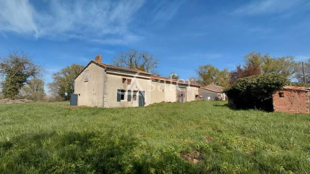 Fermette à rénover sur environ 5 ha