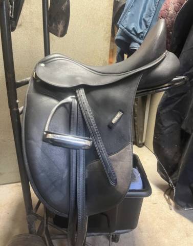 Selle de dressage isabelle werth 16,5 pouces