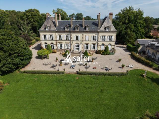 Domaine hôtelier et touristique avec activité équestre