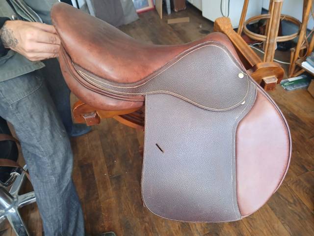 Selle neuve arçonerie française