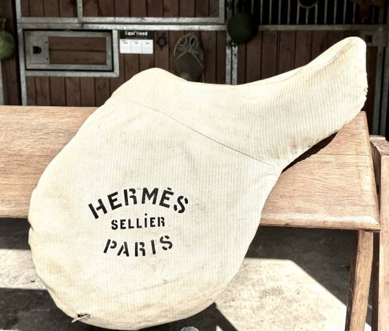 Très belle selle hermès mixte.