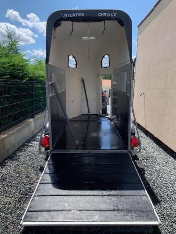 Van cheval liberte 1.5 places - excellent etat