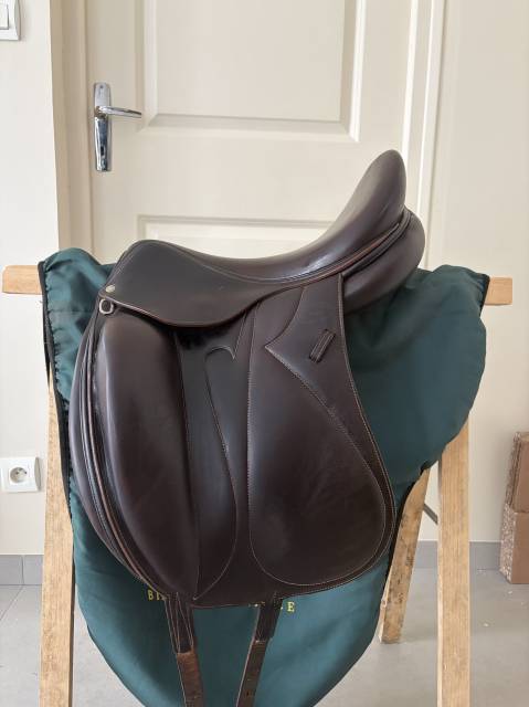 Selle de dressage makila 17,5