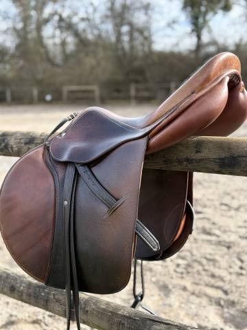 Selle childeric 17 pouces marron