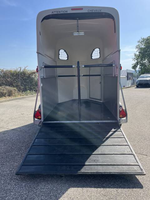 Van 2 places cheval liberté à louer