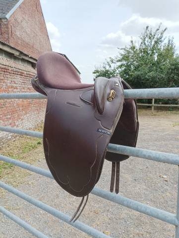 Selle randonnée stock 