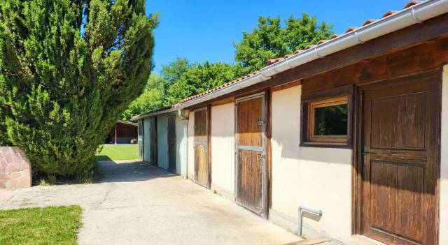 Domaine équestre d'exception – 4 hectares – 12 boxes