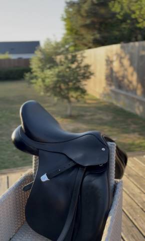 Selle bates taille 17