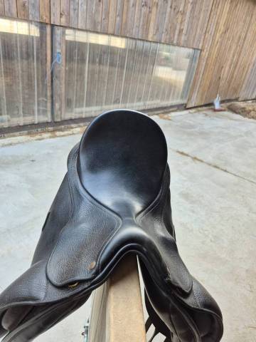 Selle de dressage bates isabell werth en cuir noir, tai