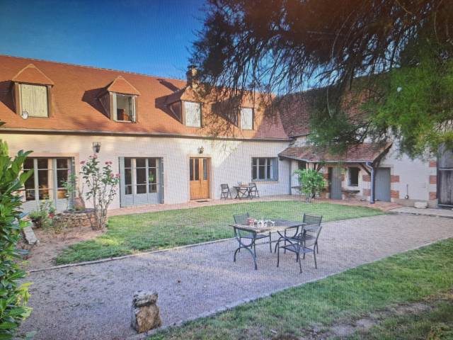 Longère authentique, terrain 2.3 ha, 500m² dépendances