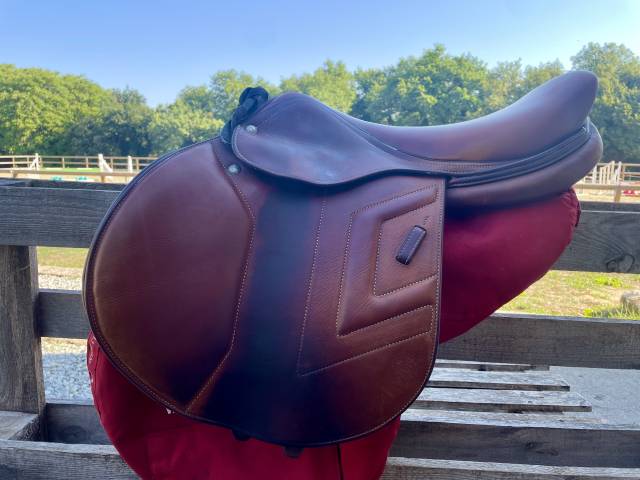 Selle renaissance taille 17 parfait état 