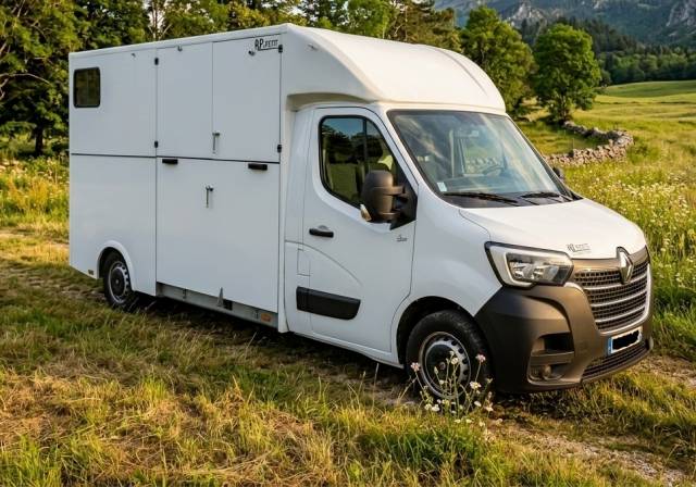 Camion  vl 2 chevaux tètes arrières version stalles