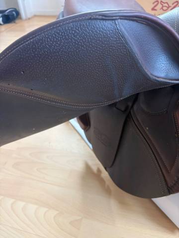Selle cwd - tres bonne etat 
