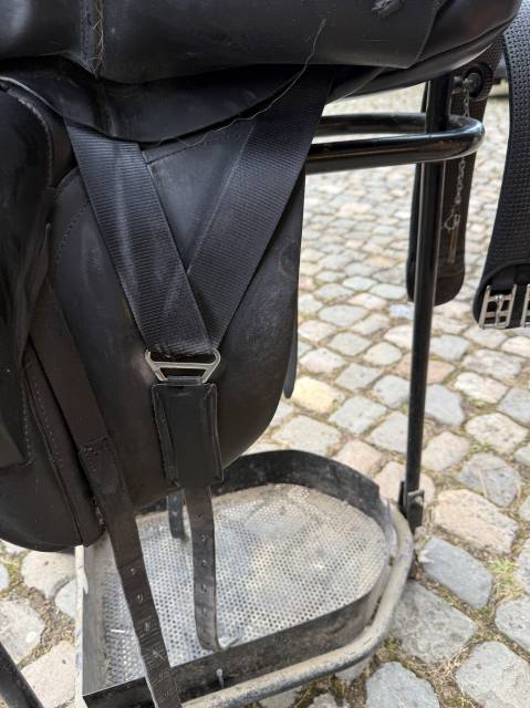 Selle de dressage de marque allures