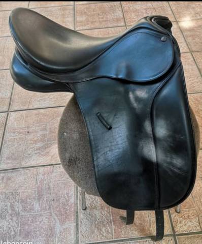 Selle dressage cuir bates