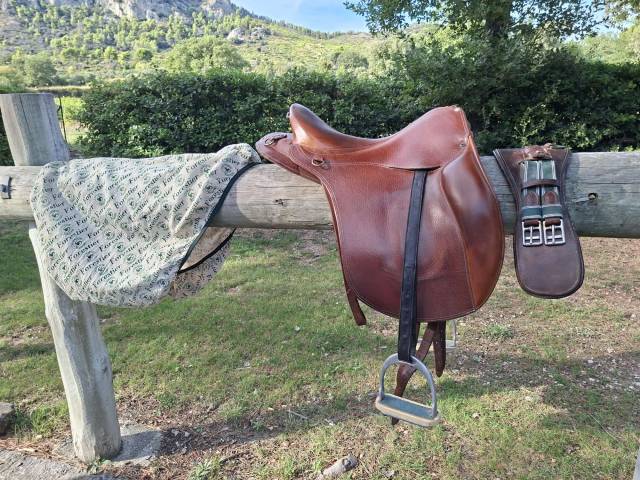Selle de randonnée et trec, taille 17''