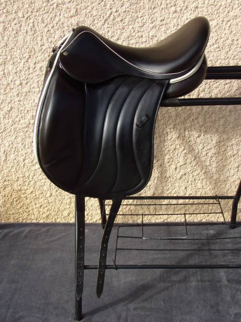 Selle dressage endurance devoucoux milady 17'