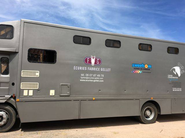 Camion pl 6 chevaux + camping car
