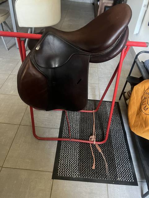 ? à vendre – selle butet 2023 – 17 pouces – siège plat