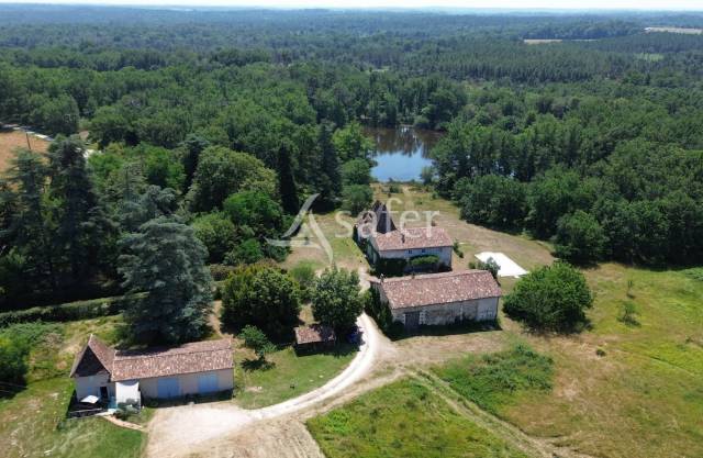 Belle propriété bâtie sur 90ha avec bois et étang