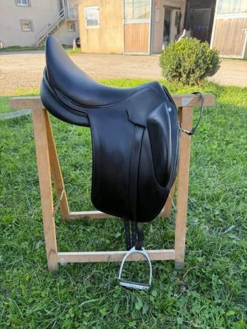 Selle de dressage manta
