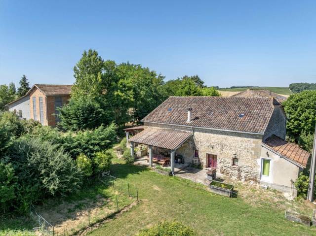 Belle grange à finir de rénover sur 4,5 ha